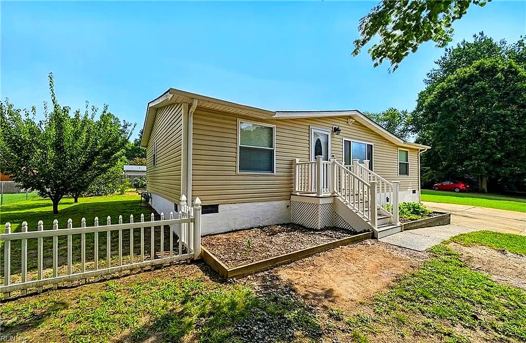 103 Tall Pine CIR, YORKTOWN VA 23693 - Photo 3