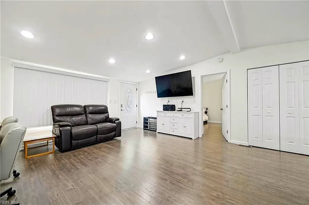 103 Tall Pine CIR, YORKTOWN VA 23693 - Photo 5