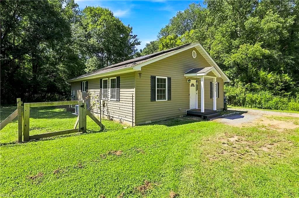 10664 Magnet DR, SMITHFIELD VA 23430 - Photo 3