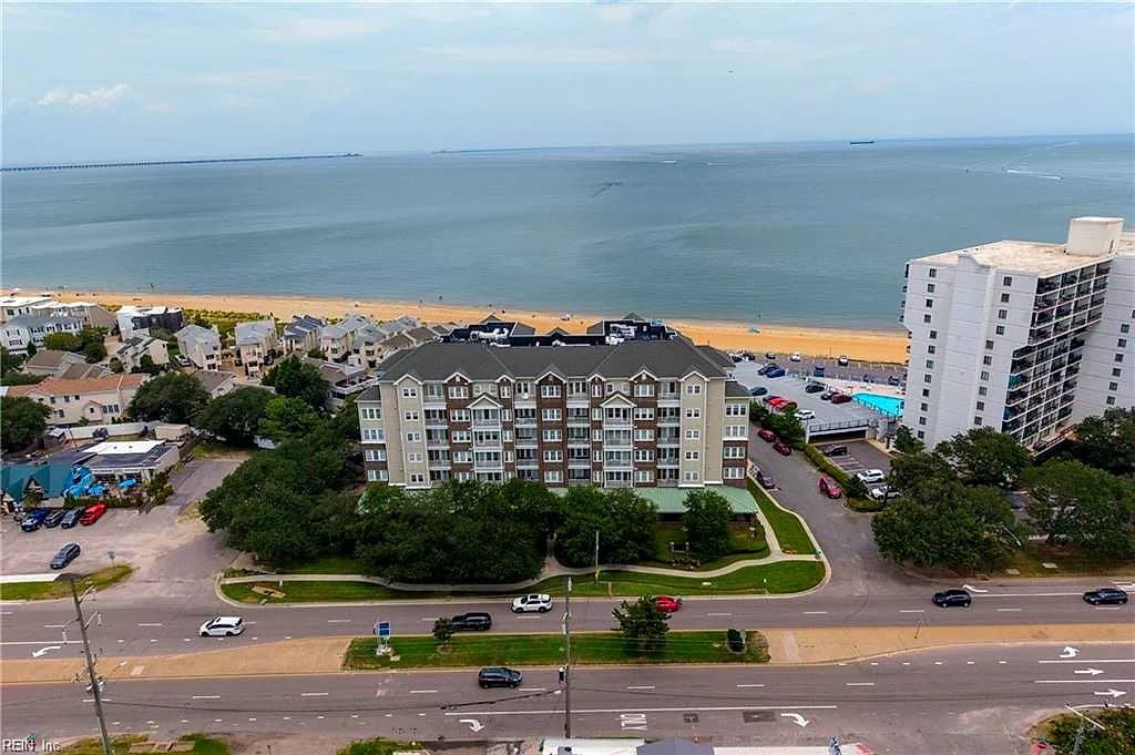 3800 Dupont Cir CIR #206, VIRGINIA BEACH VA 23455 - Photo 3