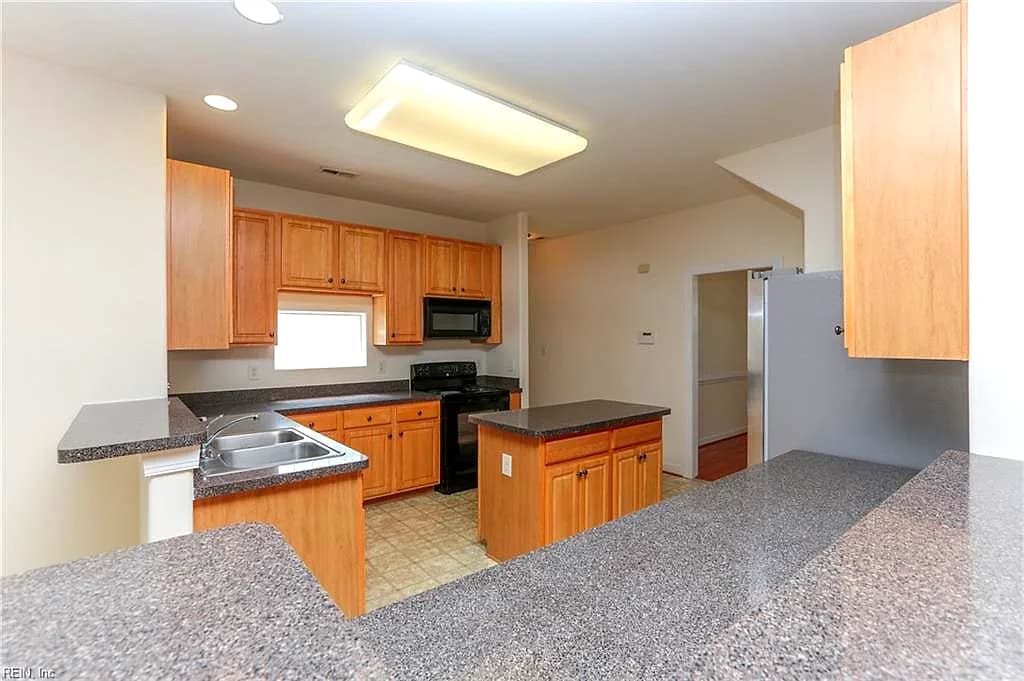 13158 Lake Pointe DR, CARROLLTON VA 23314 - Photo 5