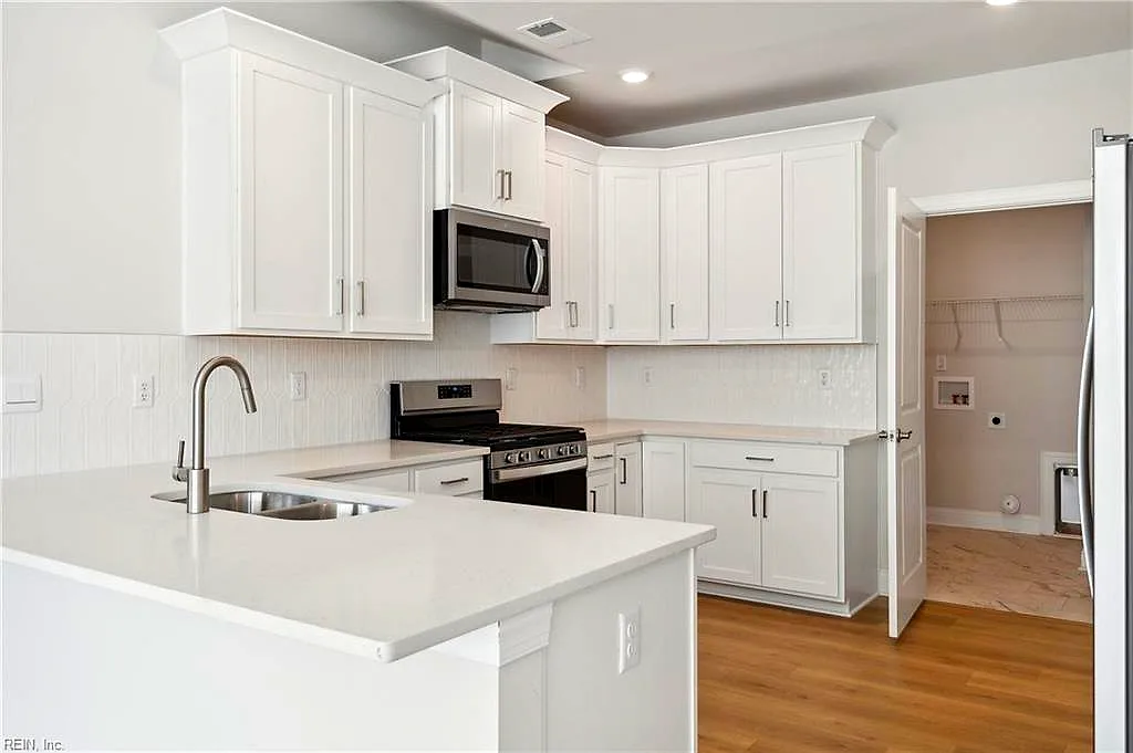 2154 Edwin DR, CHESAPEAKE VA 23322 - Photo 3