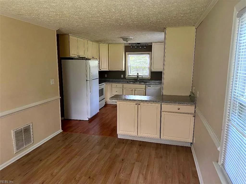 105 Marlin CIR, YORKTOWN VA 23692 thumb 6