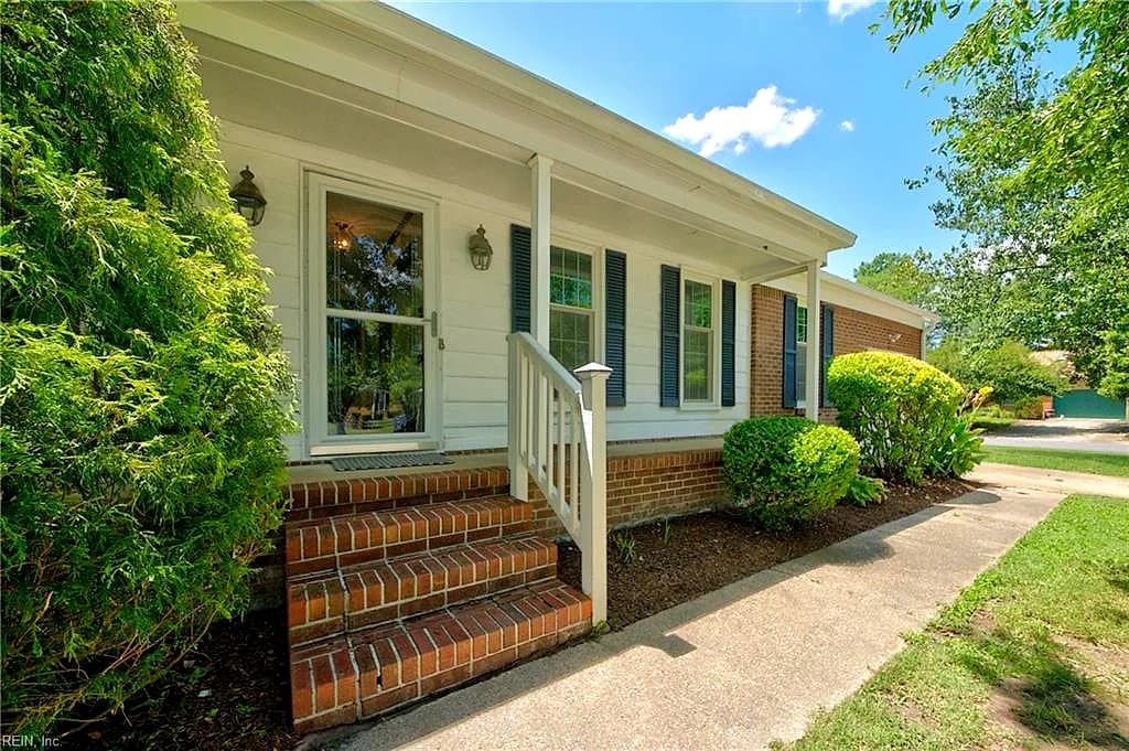 403 Caravelle CT N, CHESAPEAKE VA 23322 - Photo 4