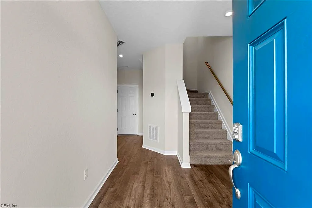 186 Freeman DR, HAMPTON VA 23666 - Photo 3