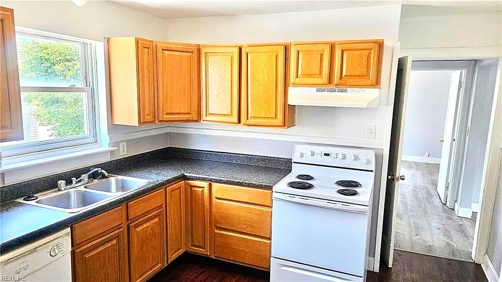 1874 Kingston AVE, NORFOLK VA 23503 - Photo 4