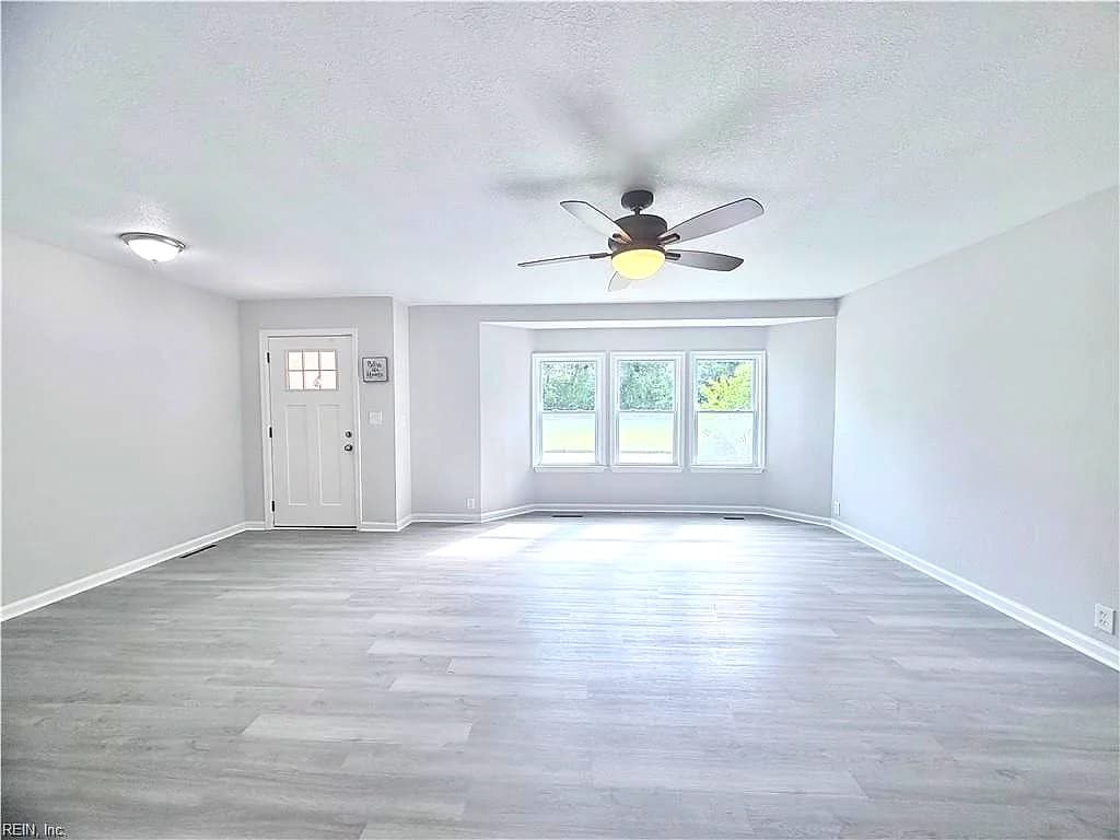 10 C C Spaulding DR, HAMPTON VA 23666 - Photo 4