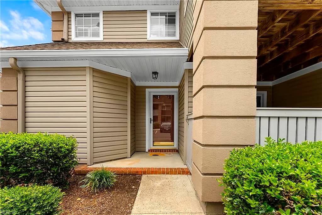 315 Gainsborough SQ, CHESAPEAKE VA 23320 - Photo 3