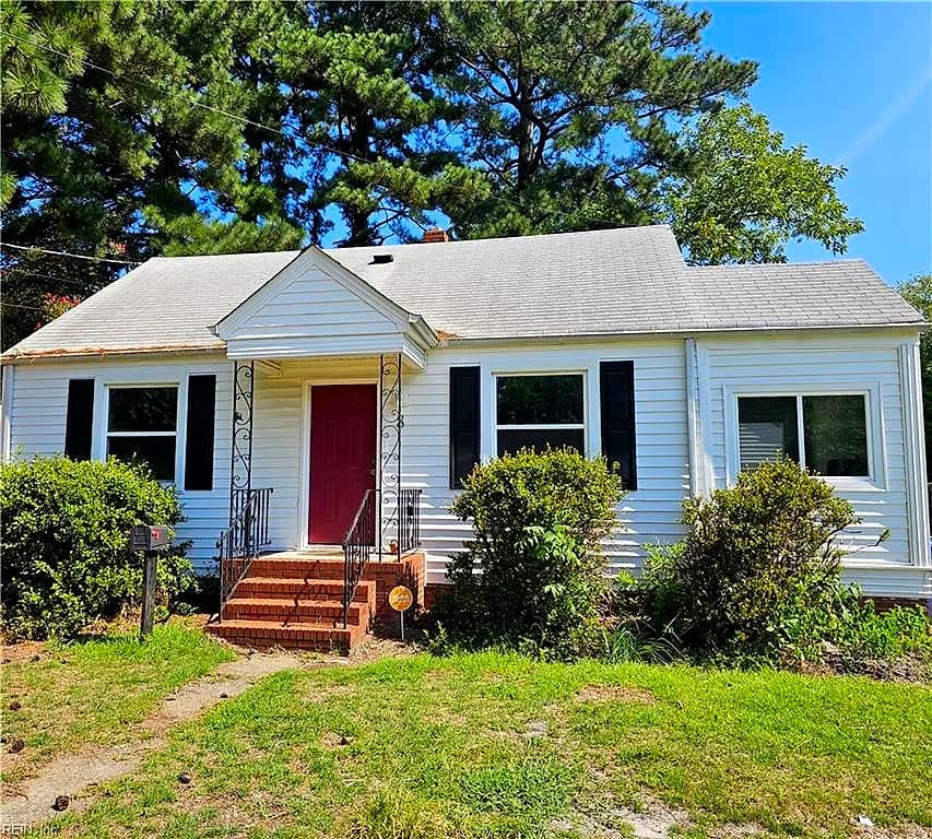 8 Fairview CIR S, PORTSMOUTH VA 23702 - Photo 2