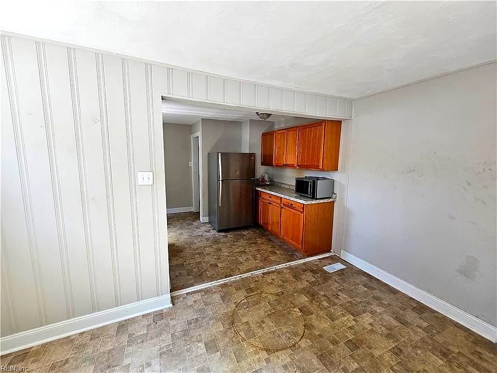 8 Fairview CIR S, PORTSMOUTH VA 23702 - Photo 4