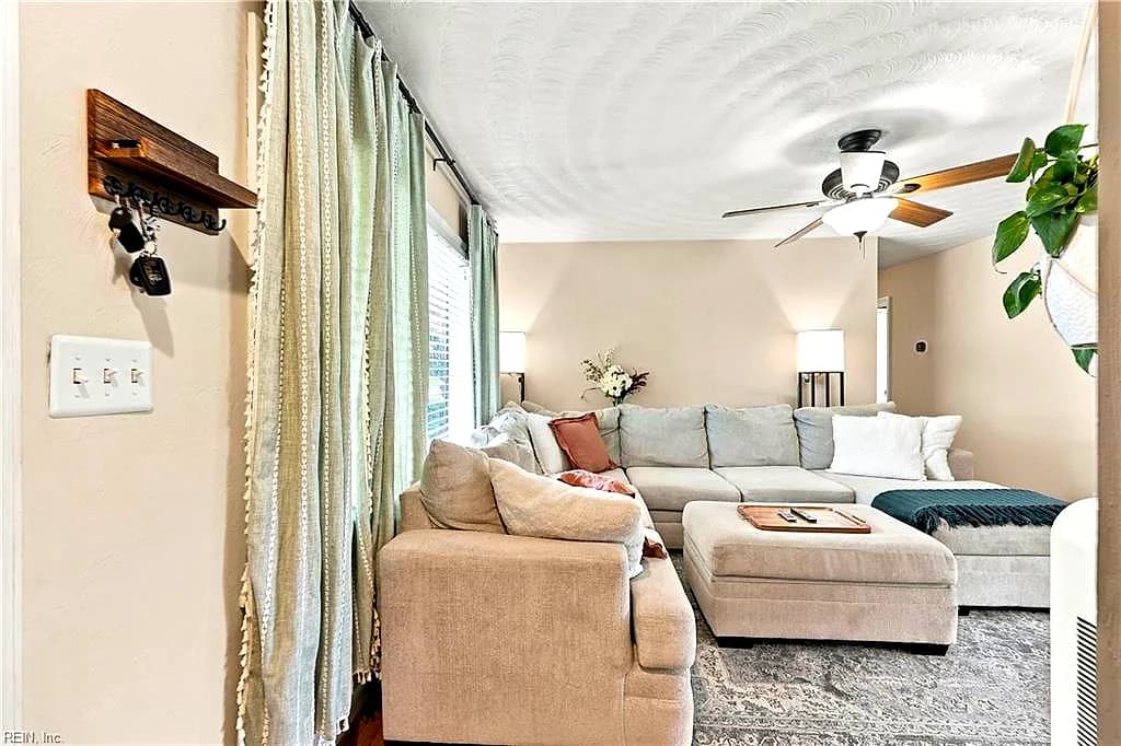 202 Sequoia RD, PORTSMOUTH VA 23701 - Photo 4