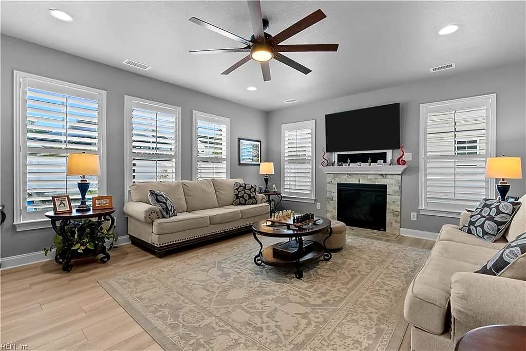 409 Cairns RD, CHESAPEAKE VA 23322 thumb 6