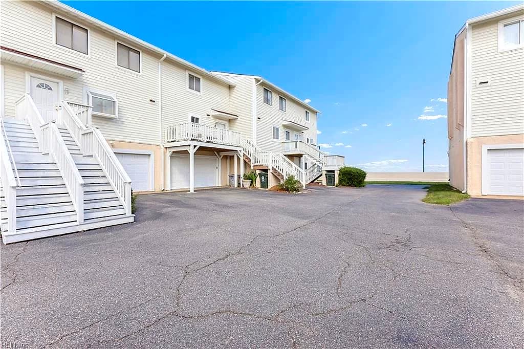 8 Cantamar CT, HAMPTON VA 23664 - Photo 3