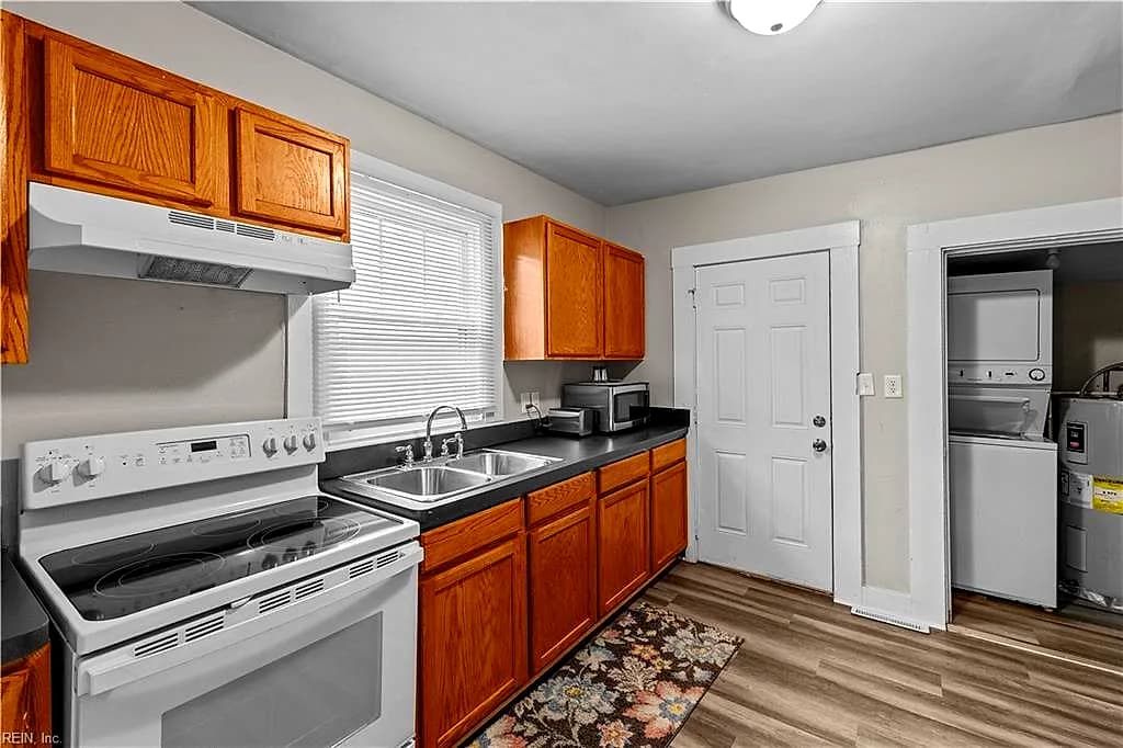 1045 W 37th ST, NORFOLK VA 23508 - Photo 3