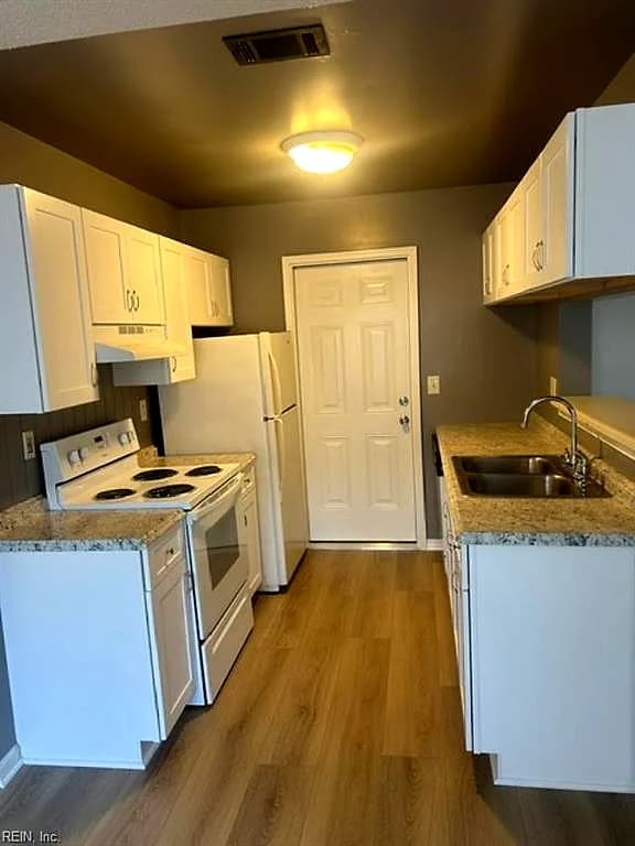 1250 Corkwood CIR, CHESAPEAKE VA 23320 - Photo 5