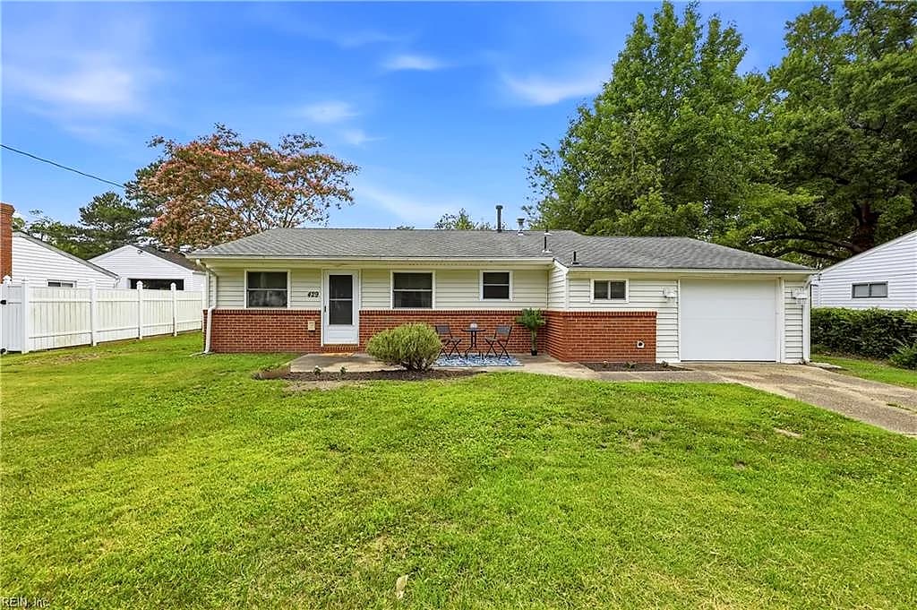 429 Mango DR, VIRGINIA BEACH VA 23452 - Photo 2