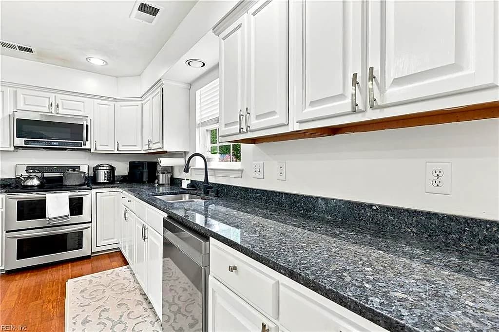 801 Aston PL, CHESAPEAKE VA 23322 - Photo 4