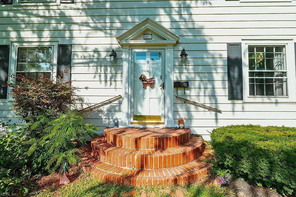 40 Pear AVE, HAMPTON VA 23661 - Photo 3
