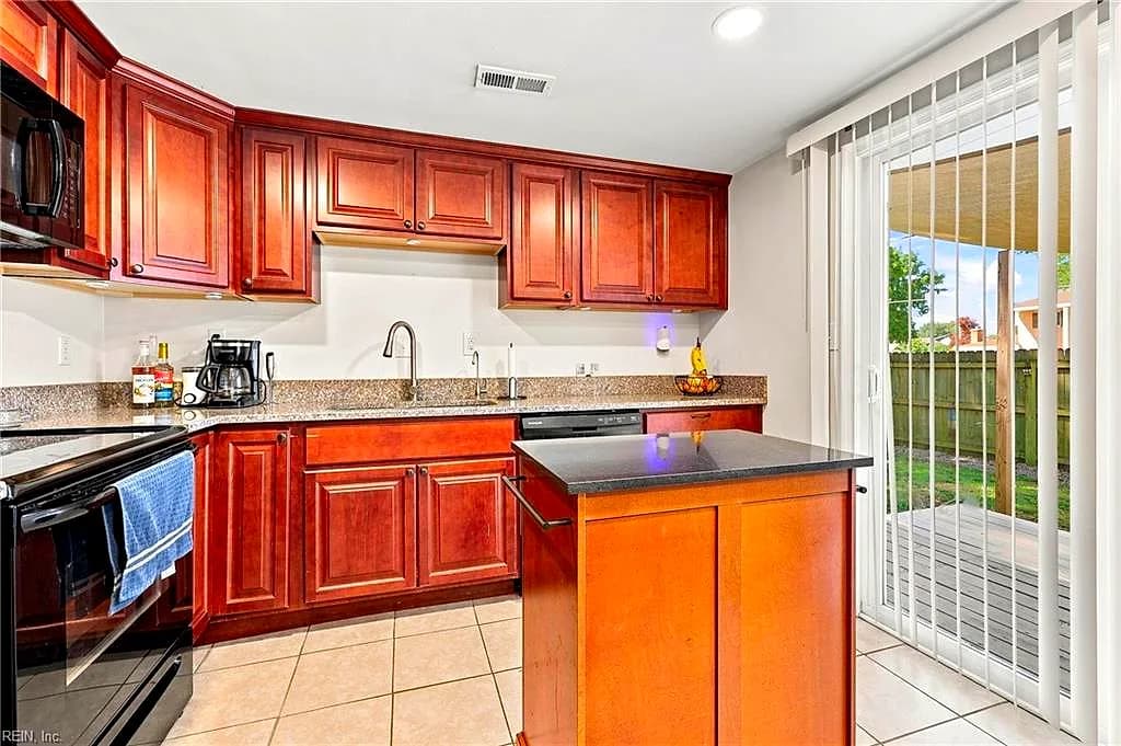 977 Oak Forest CT, VIRGINIA BEACH VA 23464 - Photo 4