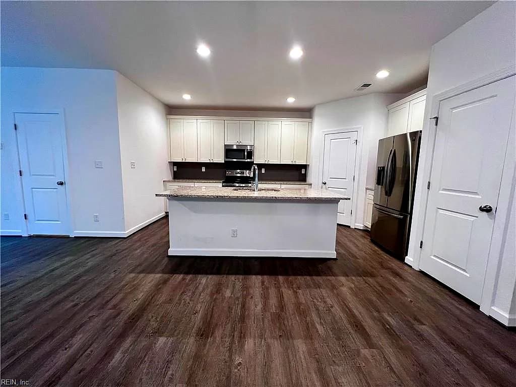 2542 Fieldsway DR, CHESAPEAKE VA 23320 - Photo 4