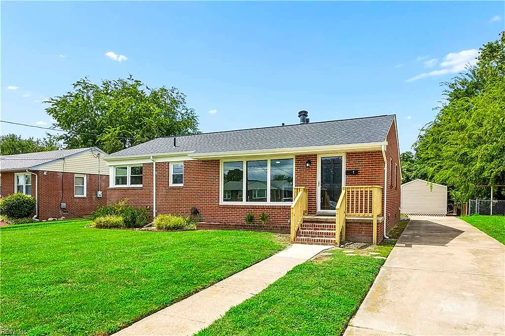 21 Reynolds DR, HAMPTON VA 23664 - Main photo