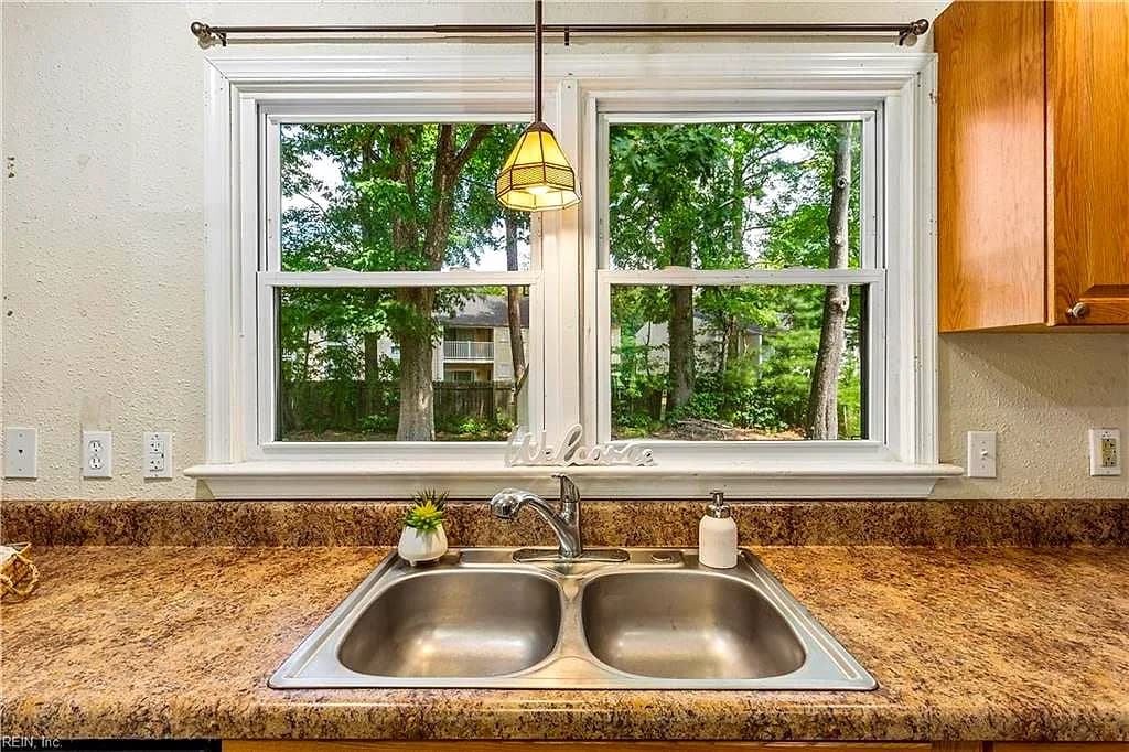 28 Colony RD, NEWPORT NEWS VA 23602 thumb 12