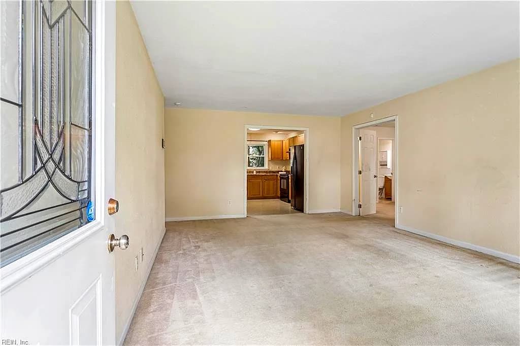 28 Colony RD, NEWPORT NEWS VA 23602 - Photo 5