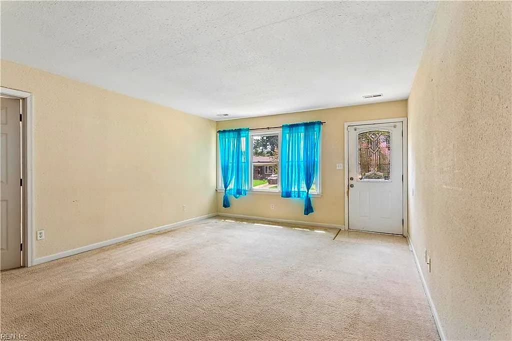 28 Colony RD, NEWPORT NEWS VA 23602 thumb 7