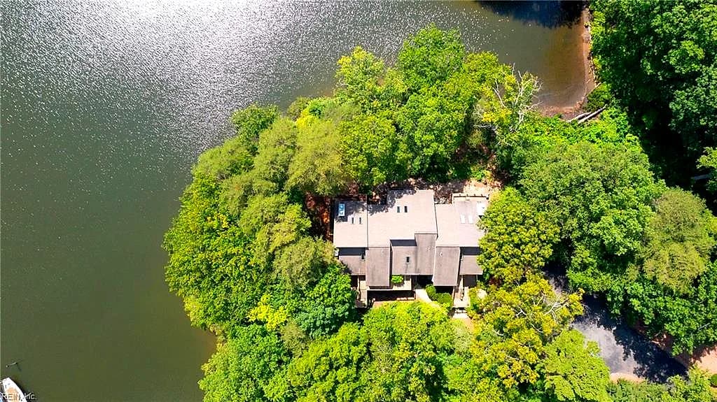 58 Villa Ridge DR, HARTFIELD VA 23071 - Photo 3
