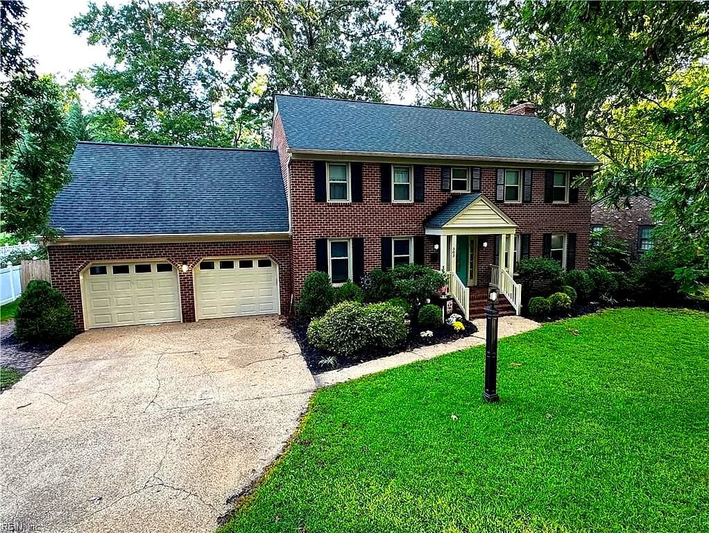 303 Parkway DR, NEWPORT NEWS VA 23606 - Photo 2