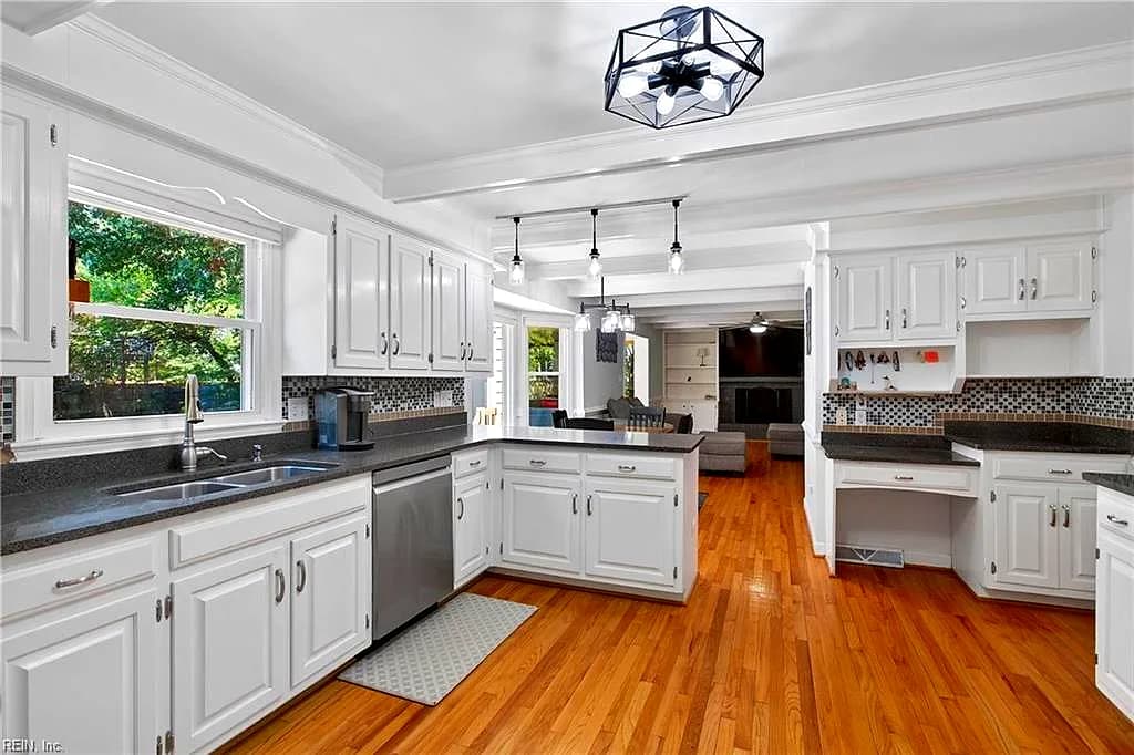 303 Parkway DR, NEWPORT NEWS VA 23606 thumb 12