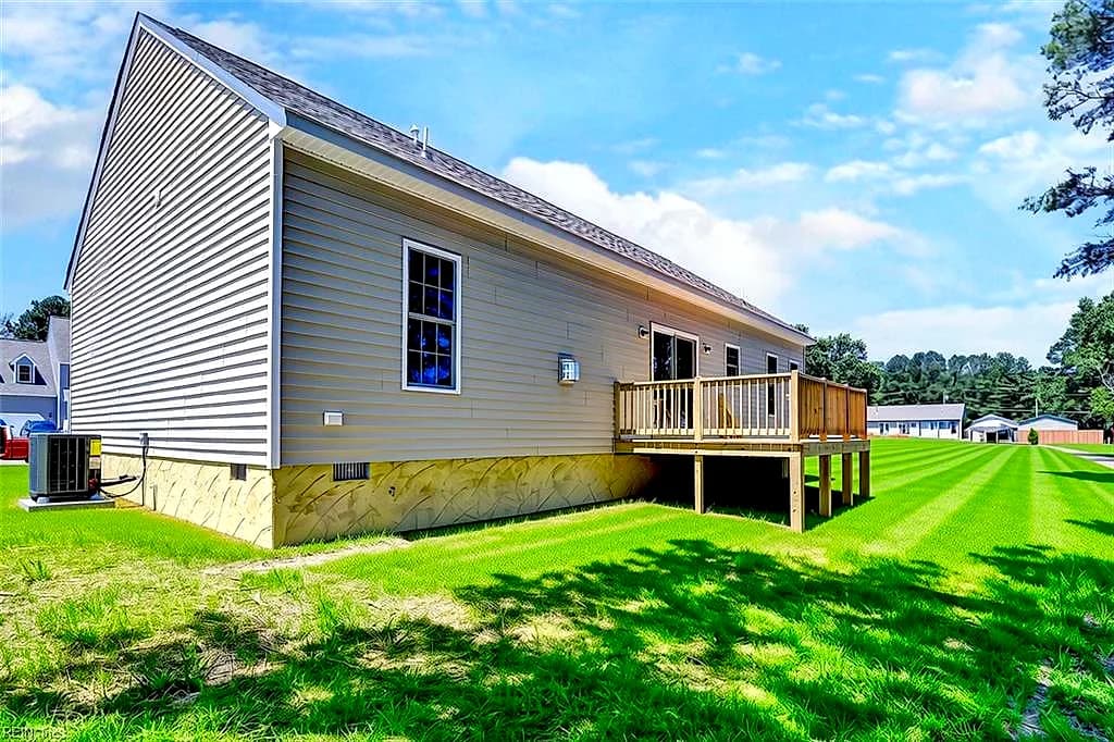 327 Pointers DR, WEST POINT VA 23181 - Photo 4