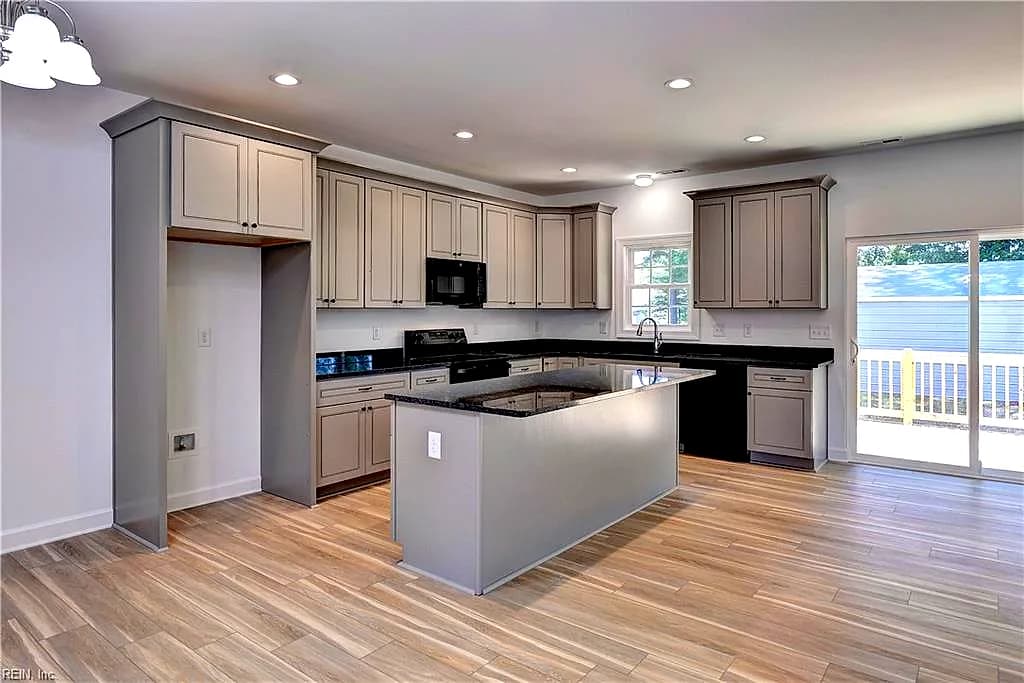 327 Pointers DR, WEST POINT VA 23181 thumb 9