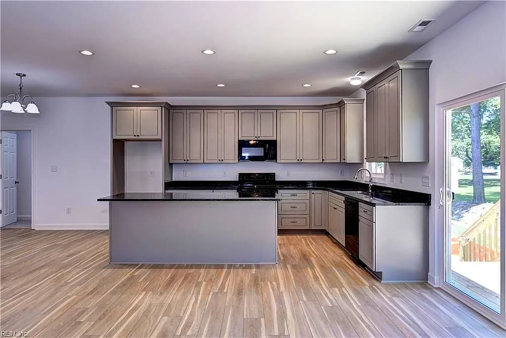 327 Pointers DR, WEST POINT VA 23181 thumb 10