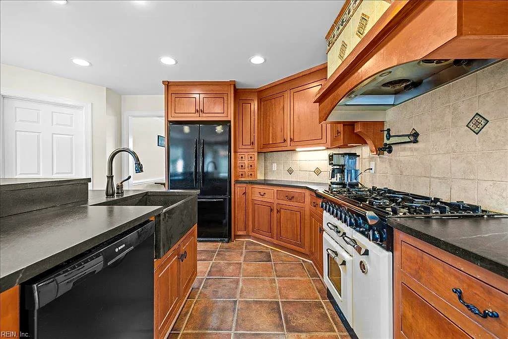 1486 White Marsh RD, SUFFOLK VA 23434 - Photo 4
