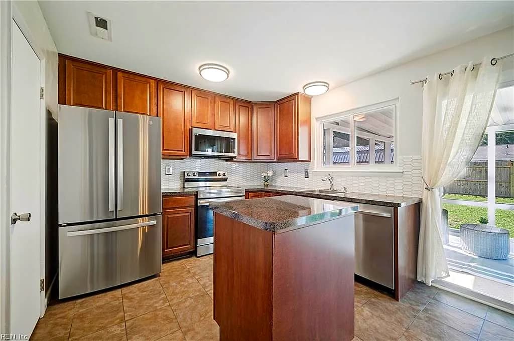 2741 Colonial DR, SUFFOLK VA 23435 - Photo 5