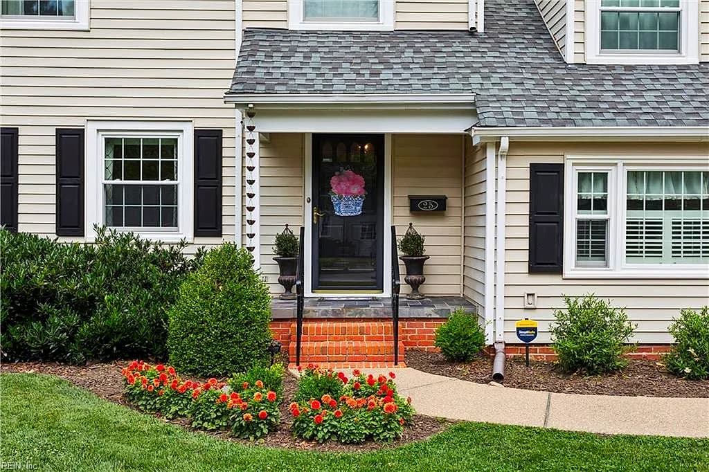 25 Shirley RD, NEWPORT NEWS VA 23601 - Main photo