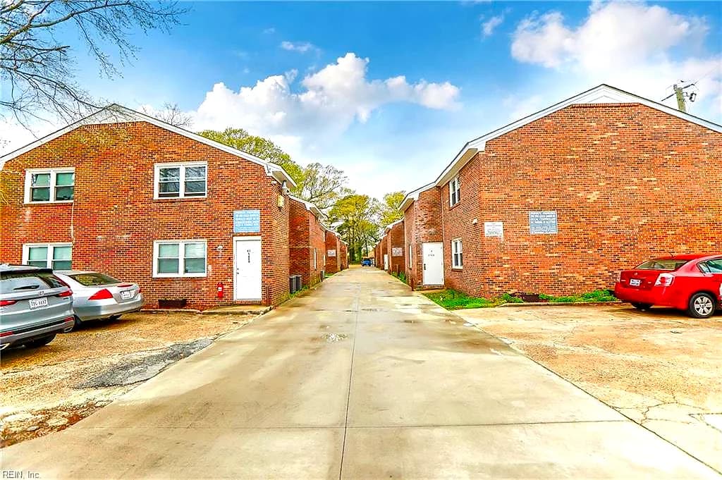 2709 Azalea Garden RD #D2, NORFOLK VA 23513 - Main photo