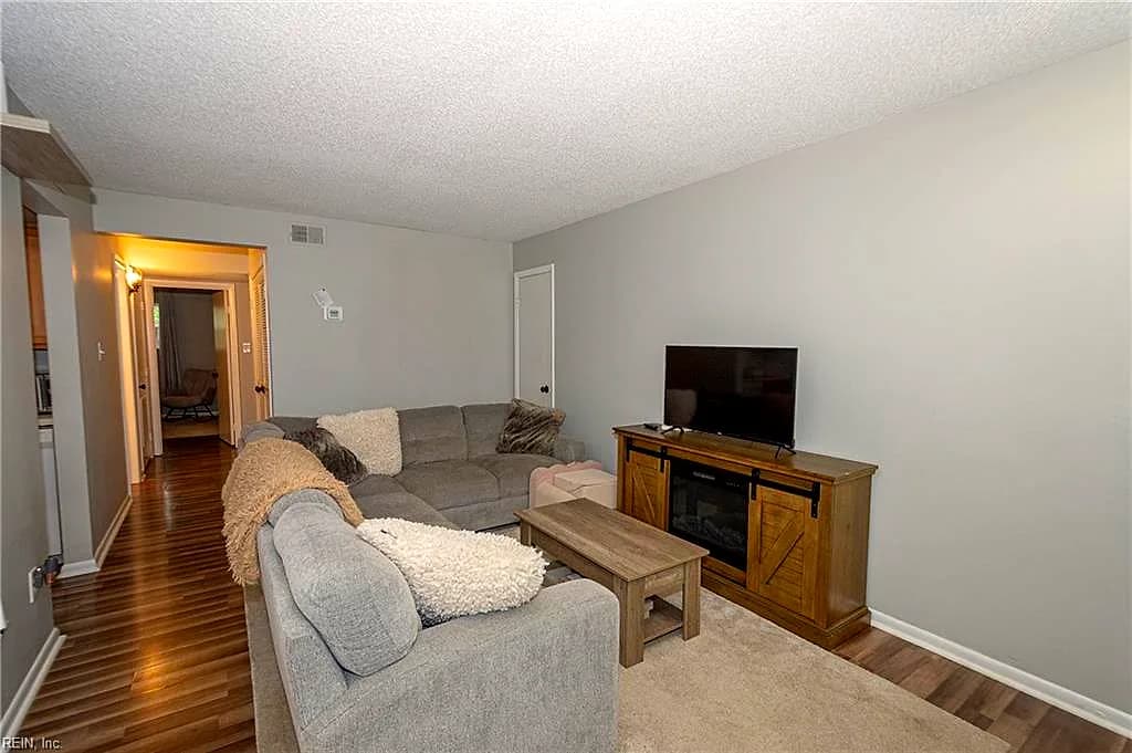 1220 Indian RD, VIRGINIA BEACH VA 23451 - Photo 4