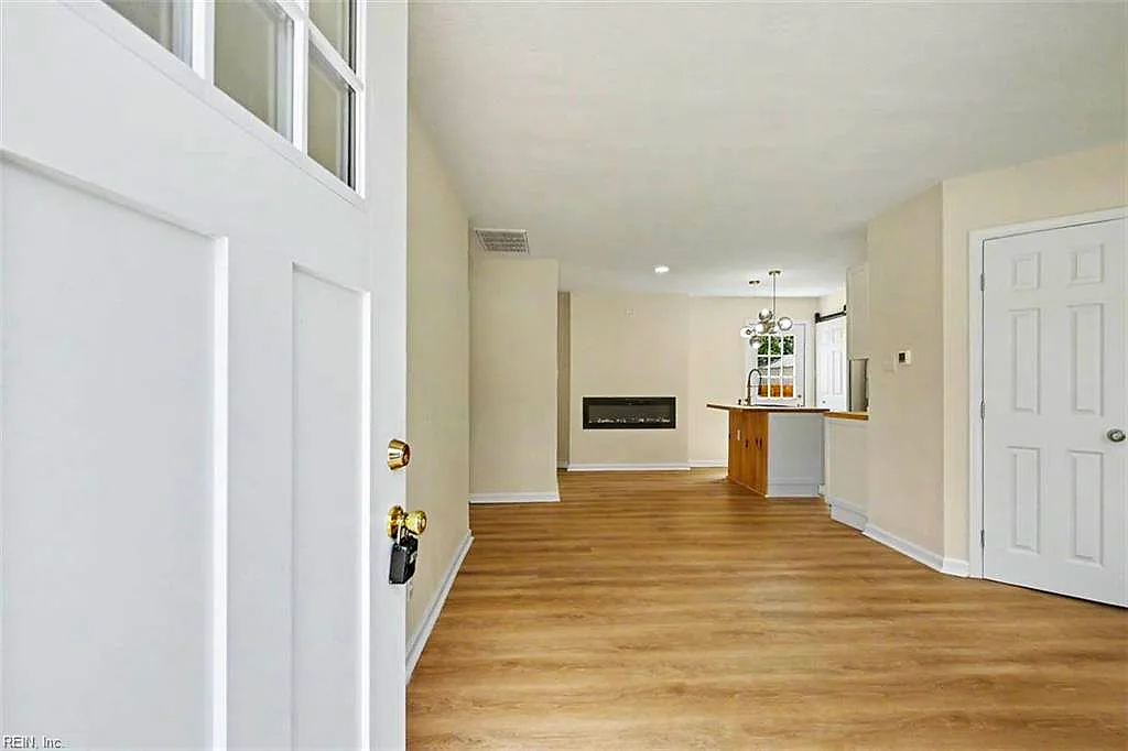 2112 E Pembroke AVE, HAMPTON VA 23664 thumb 6
