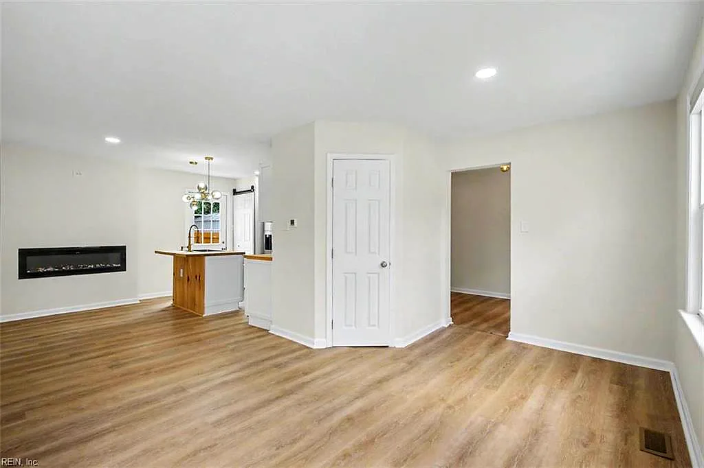 2112 E Pembroke AVE, HAMPTON VA 23664 thumb 7