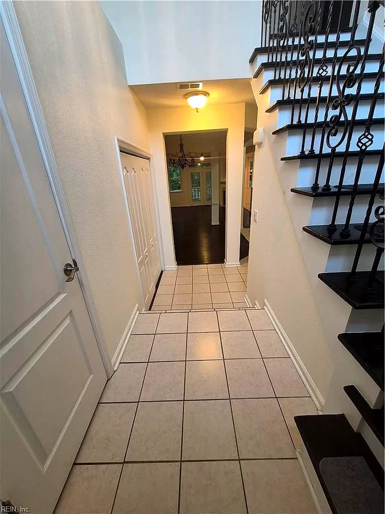 326 Hillside TER, NEWPORT NEWS VA 23602 - Photo 3