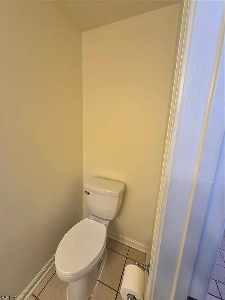 326 Hillside TER, NEWPORT NEWS VA 23602 - Photo 5