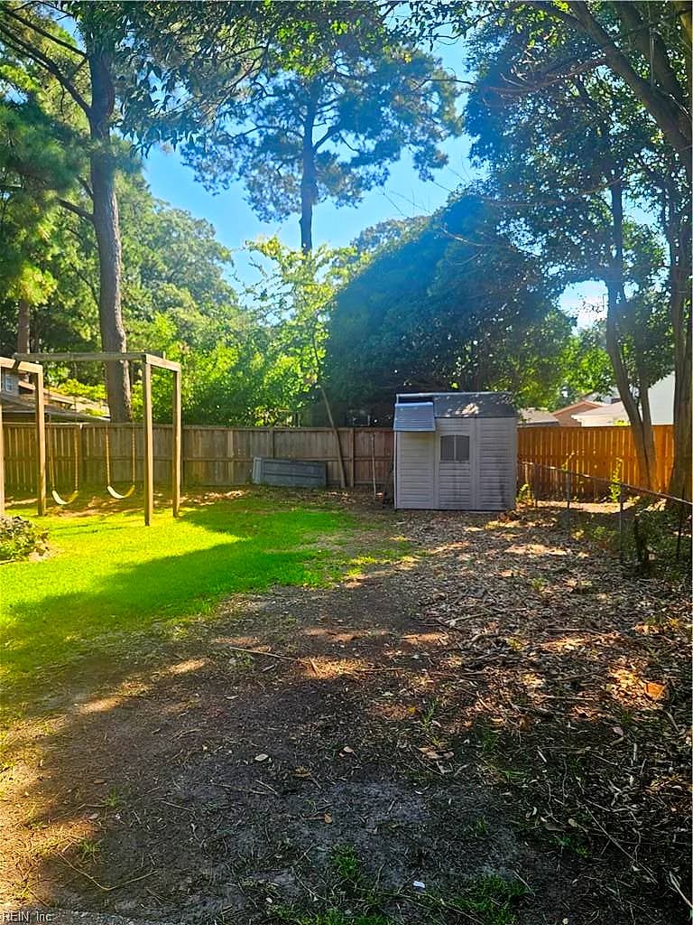 7022 Gardner DR, NORFOLK VA 23518 - Photo 3