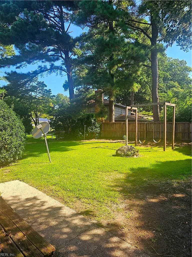 7022 Gardner DR, NORFOLK VA 23518 - Photo 4