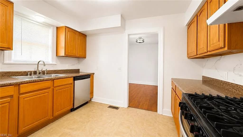 3774 Chatham CIR, NORFOLK VA 23513 - Photo 4