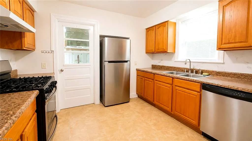 3774 Chatham CIR, NORFOLK VA 23513 - Photo 5