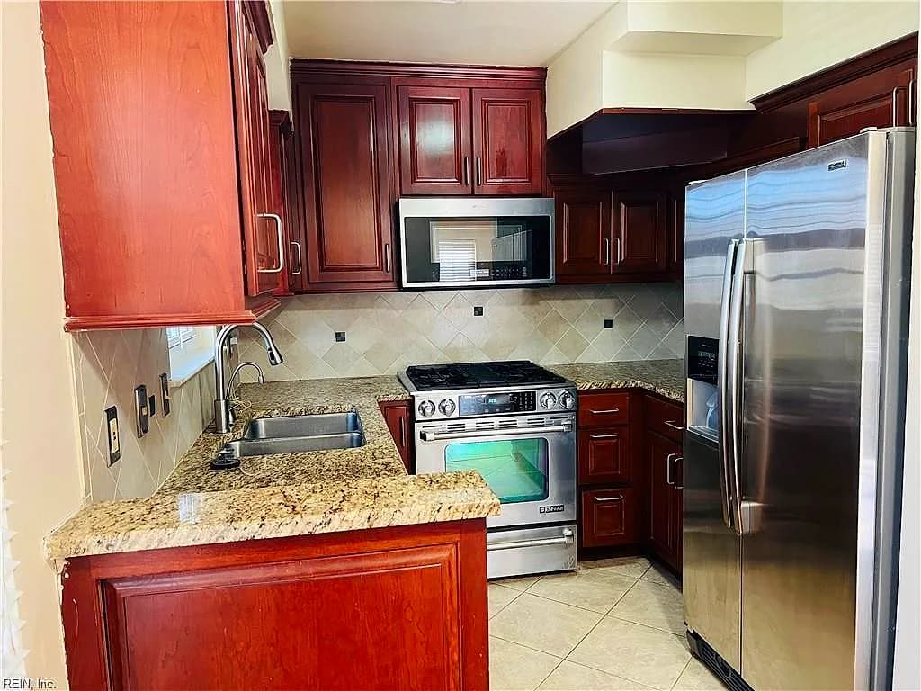 12904 Daybreak CIR, NEWPORT NEWS VA 23602 - Photo 3