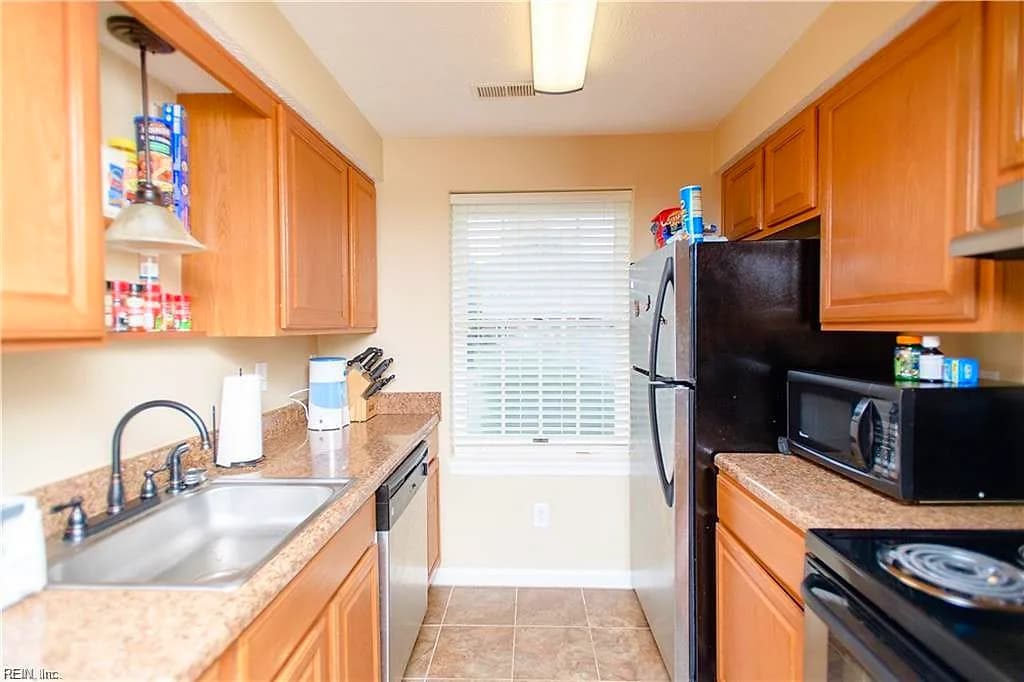 63 Lucinda CT, HAMPTON VA 23666 - Photo 3