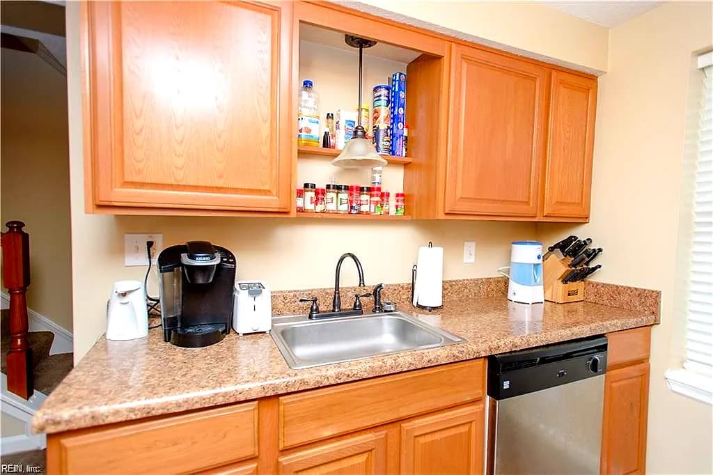 63 Lucinda CT, HAMPTON VA 23666 - Photo 4